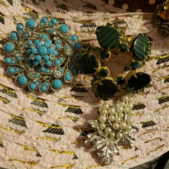 Take a wee Glance - Many Beauties Inside my closet. Some DESIGNER Names - Picture 4 of 8